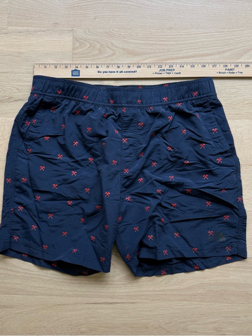 North Face lined shorts; Sz LRG